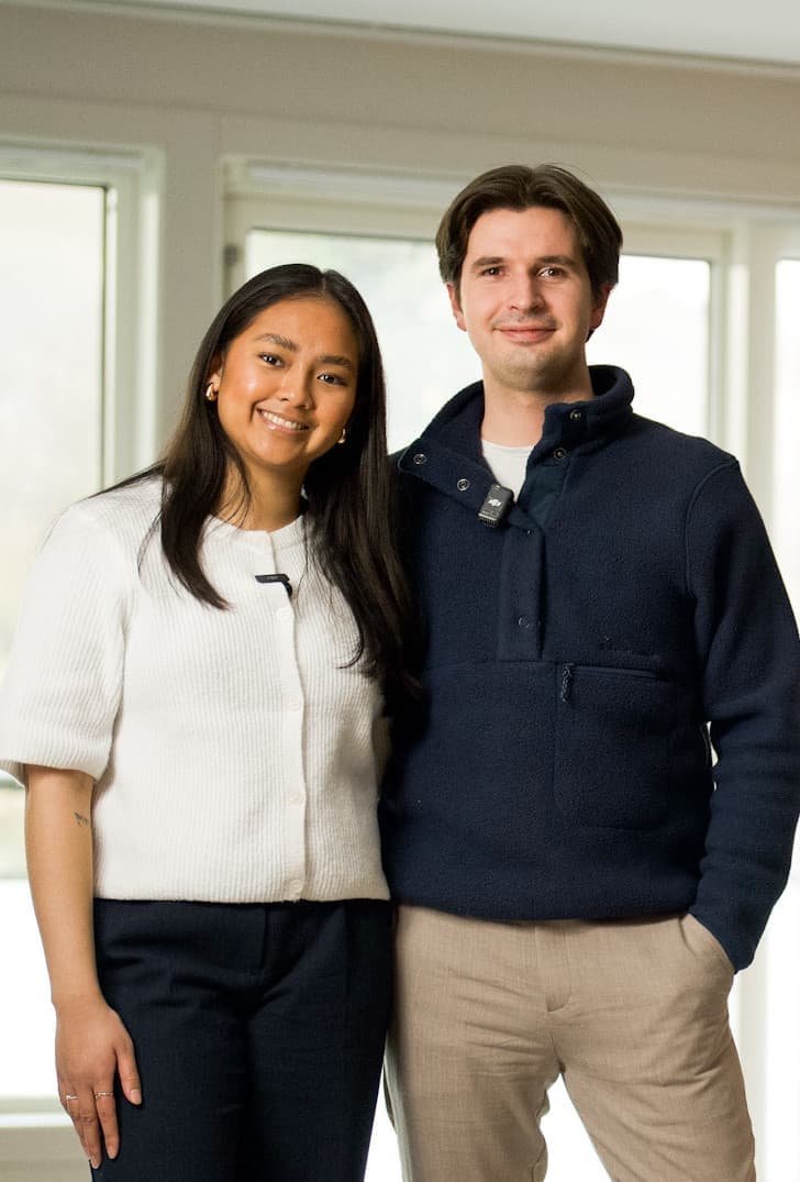 Helena, Isak og hunden på balkongen